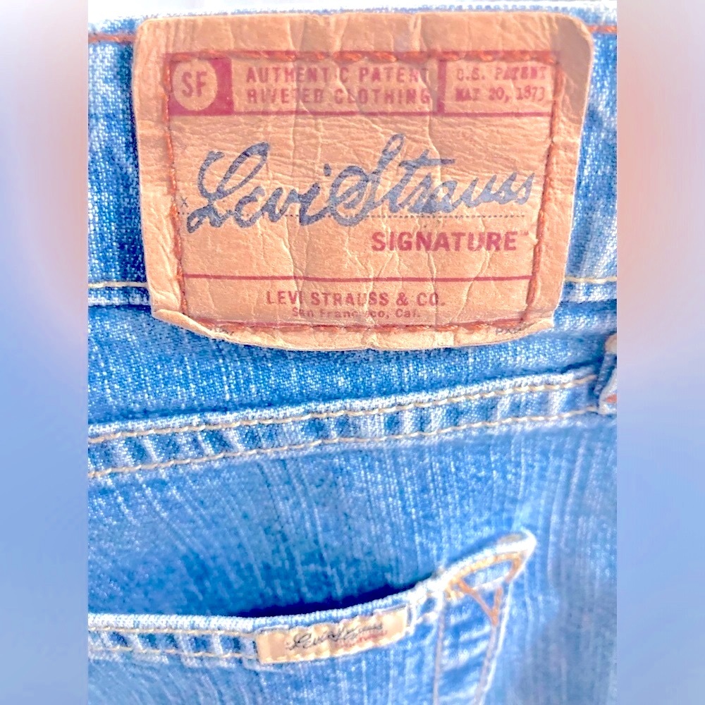 Levi’s Mid Rise Bootcut